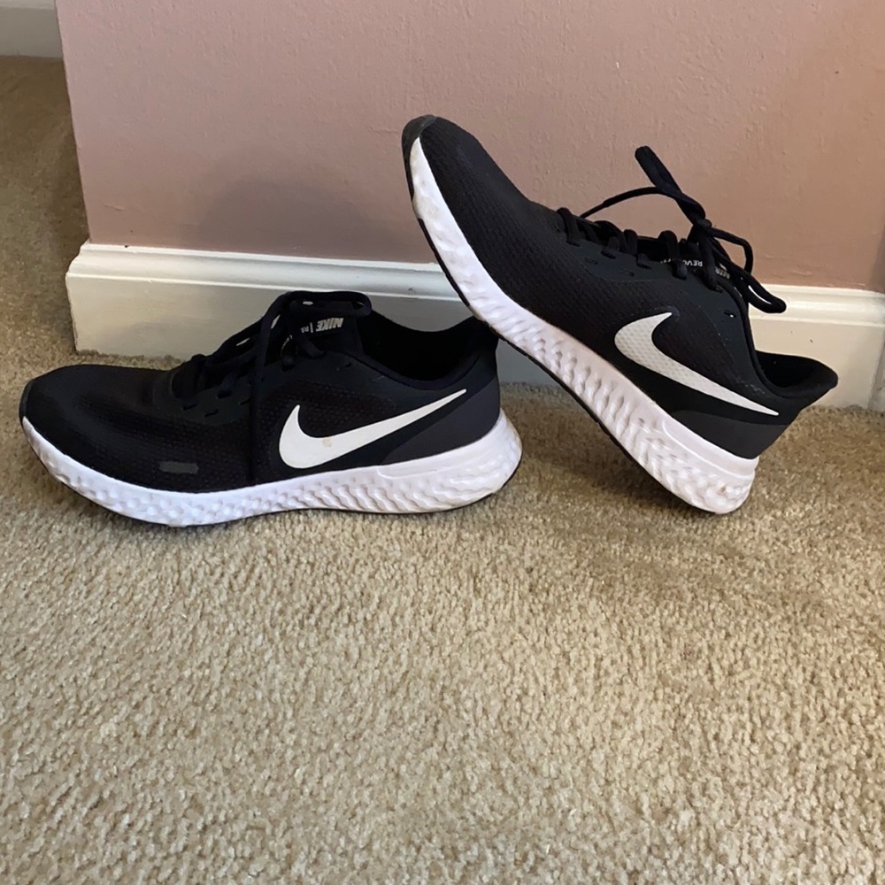 Nike Revolution